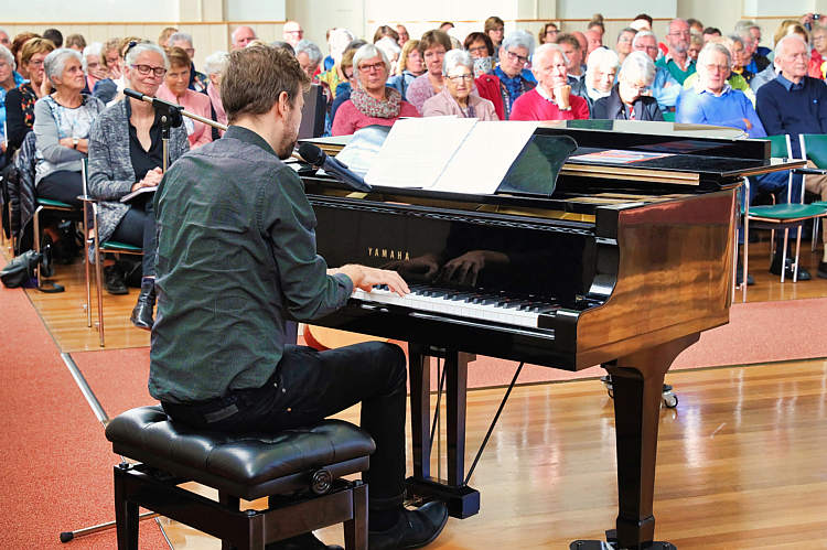 27 okt 2018 - Groot mannenkoor Midden Holland en gemengd koor Encore in de Geref.Kerk_39